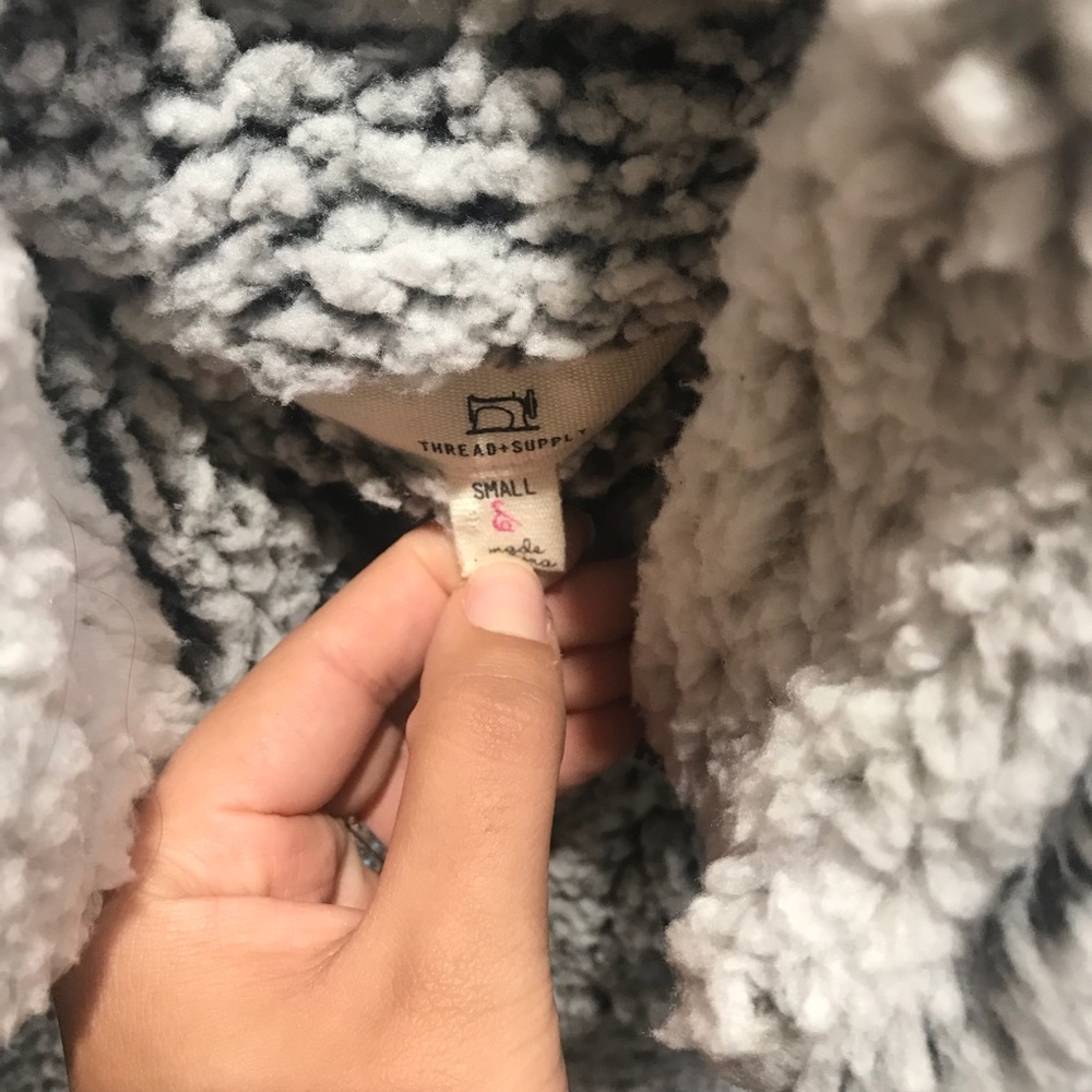 THREAD AND SUPPLY. SHERPA VEST. - Picture 3 of 4